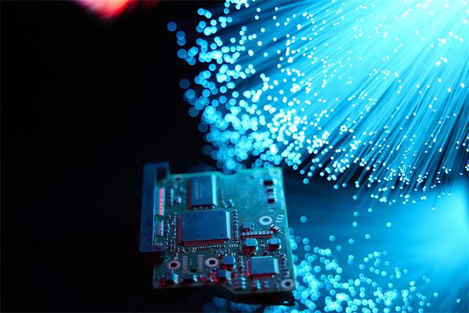 納米激子晶體管問(wèn)世 光學(xué)計(jì)算時(shí)代的曙光